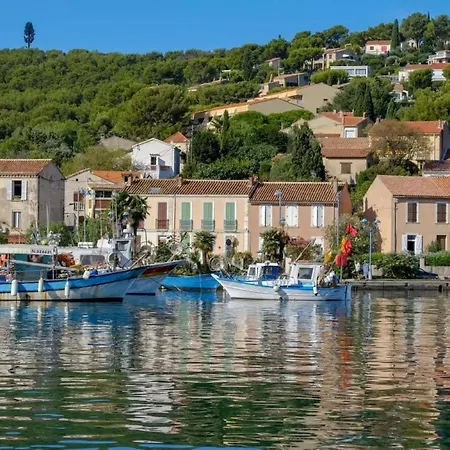 Bord De Avec Jardin Dans Ancienne *