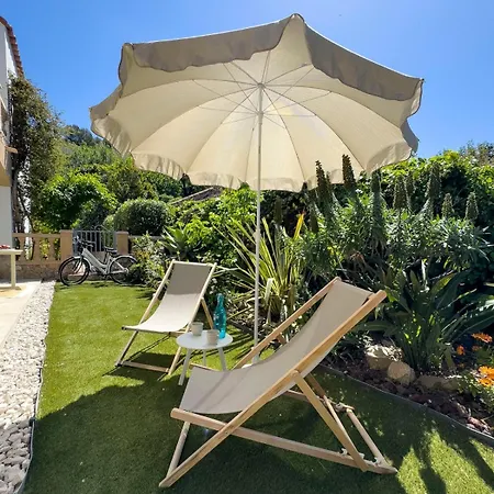 Bord De Avec Jardin Dans Ancienne Lejlighed